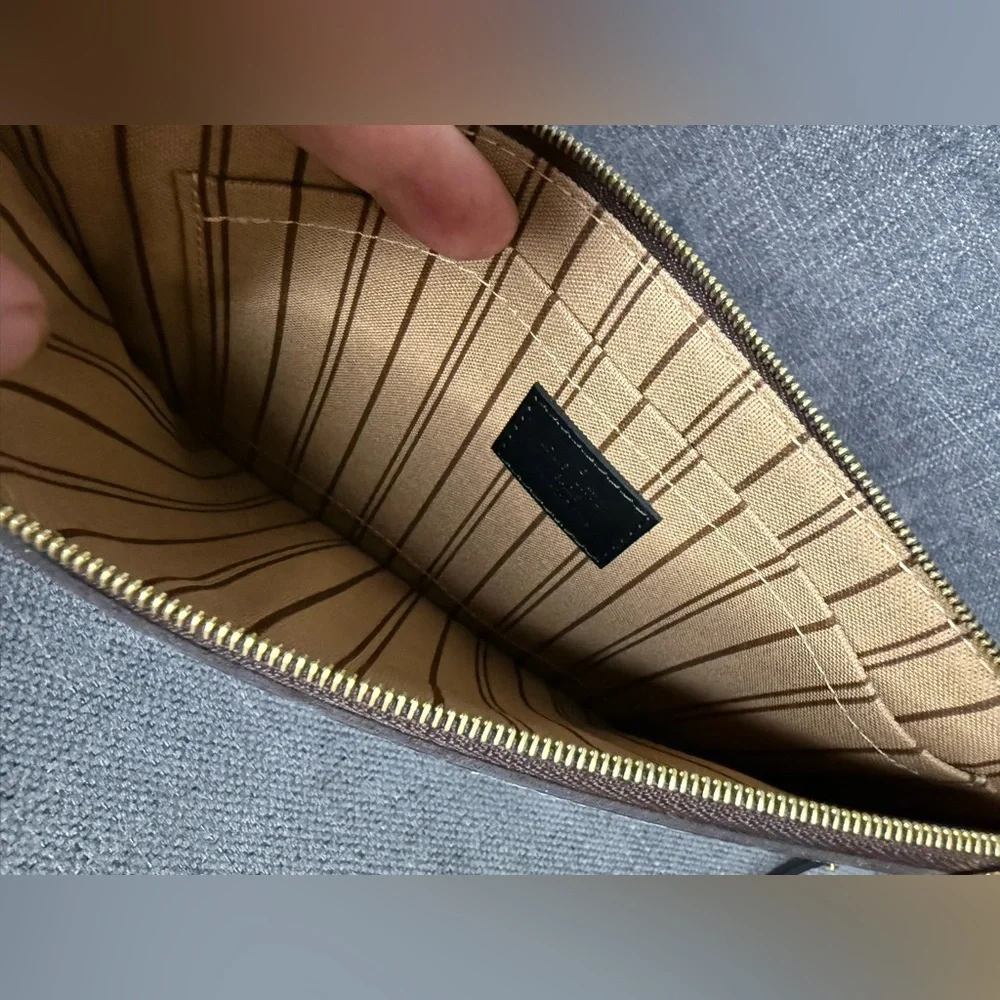 Louis Vuitton Neverfull monogram LOL pouch - Picture 2 of 6